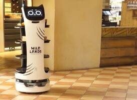 Robotbediendes serveren gasten in Wildlands Emmen Robotbediendes serveren gasten in Wildlands Emmen