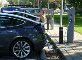 Aantal laadpunten voor elektrische auto’s gestegen met 30 procent in 2021 Aantal laadpunten voor elektrische auto’s gestegen met 30 procent in 2021