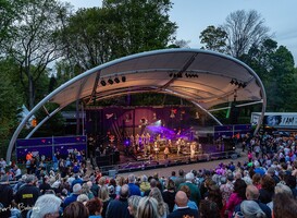 In het Zuiderparktheater zijn de komende weken internationale artiesten te gast In het Zuiderparktheater zijn de komende weken internationale artiesten te gast