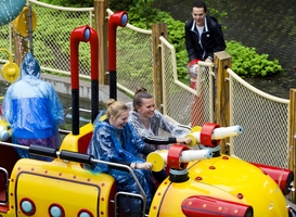 Medewerker bekneld in attractie Walibi Holland, traumahelikopter ingeschakeld Medewerker bekneld in attractie Walibi Holland, traumahelikopter ingeschakeld