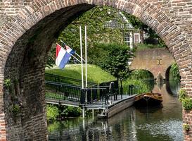 Nederland bestaat 450 jaar en dat wordt gevierd in deze fototentoonstelling Nederland bestaat 450 jaar en dat wordt gevierd in deze fototentoonstelling