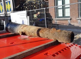 Opgravingen Westfries Museum van start met het lichten van drie kanonnen Opgravingen Westfries Museum van start met het lichten van drie kanonnen