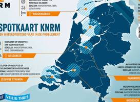 Wier vormt hindernis voor watersporters, KNRM waarschuwt voor hotspots Wier vormt hindernis voor watersporters, KNRM waarschuwt voor hotspots