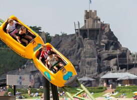 Nieuw Eindhovens attractiepark met achtbaan, strandbad en speeltuin Nieuw Eindhovens attractiepark met achtbaan, strandbad en speeltuin