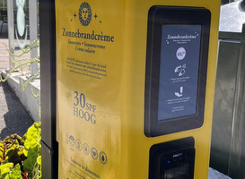 Efteling plaatst factor 30 zonnebrandmachine Efteling plaatst factor 30 zonnebrandmachine