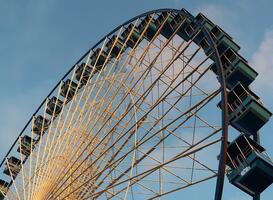 Vrouw springt ternauwernood uit gevaarlijke attractie Walibi Vrouw springt ternauwernood uit gevaarlijke attractie Walibi