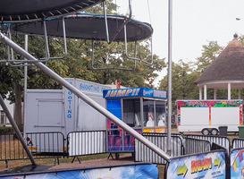 Gemeente weert omgekeerde vlaggen op Brabantse kermis Gemeente weert omgekeerde vlaggen op Brabantse kermis