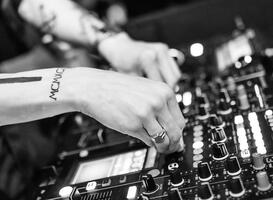 Twee festivals en twee keer DJ Paul Elstak in Recreatieoord Binnenmaas Twee festivals en twee keer DJ Paul Elstak in Recreatieoord Binnenmaas