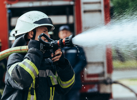 Natuurbrand in Peel nog niet geblust, maar wel onder controle Natuurbrand in Peel nog niet geblust, maar wel onder controle