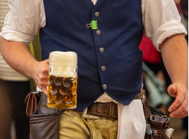 Walibi Holland maakt van eerste avond Walibierfest personeelsuitje Walibi Holland maakt van eerste avond Walibierfest personeelsuitje