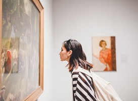 Normal_portrait-of-a-girl-at-the-museum-2022-08-01-04-34-58-utc