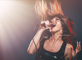 Normal_singer-live-on-stage-2022-05-06-02-27-51-utc