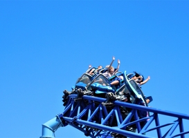 Attractie op Venlose kermis dicht nadat bout uit constructie valt Attractie op Venlose kermis dicht nadat bout uit constructie valt