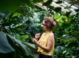 Normal_young-woman-standing-in-greenhouse-in-botanical-ga-2022-02-02-04-51-19-utc