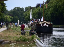 Varend kunstproject Dat Wat Blijft komt aan wal in Den Bosch Varend kunstproject Dat Wat Blijft komt aan wal in Den Bosch