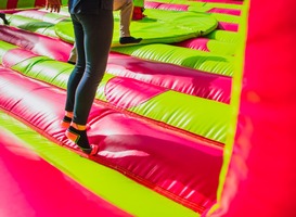 Bounce Valley: duizend vierkante meter springkussens in Middelburg Bounce Valley: duizend vierkante meter springkussens in Middelburg