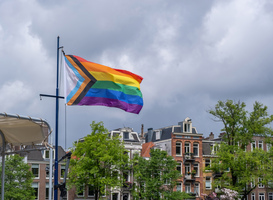 Gemeente neemt organisatie Dodenherdenking over na conflict over krans homo's Gemeente neemt organisatie Dodenherdenking over na conflict over krans homo's