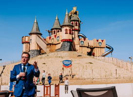 Normal_speelkasteel-feestelijk-geopend