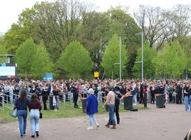 Bevrijdingsfestival Groningen sluit terrein: 'achter de wolken schijnt de zon' Bevrijdingsfestival Groningen sluit terrein: 'achter de wolken schijnt de zon'
