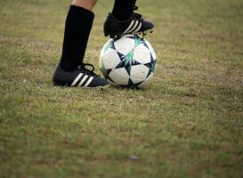 Jonge kunstenaars opgeroepen om met nieuwe ogen naar voetbalspel te kijken Jonge kunstenaars opgeroepen om met nieuwe ogen naar voetbalspel te kijken