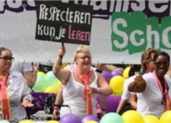 Vrouwen bij Canal Parade Amsterdam Vrouwen bij Canal Parade Amsterdam