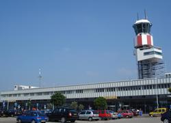 Normal_rotterdam_airport_entrance