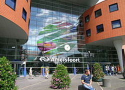 Normal_hoofdingang_station_amersfoort