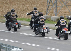 Normal_no_surrender_motorclub_straat