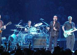 Normal_u2_on_stage