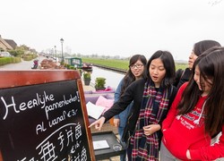 Normal_chinees_bord_in_giethoorn