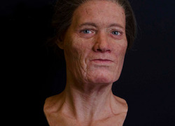 Normal_friese_terp_dame_reconstructie_7e_eeuw